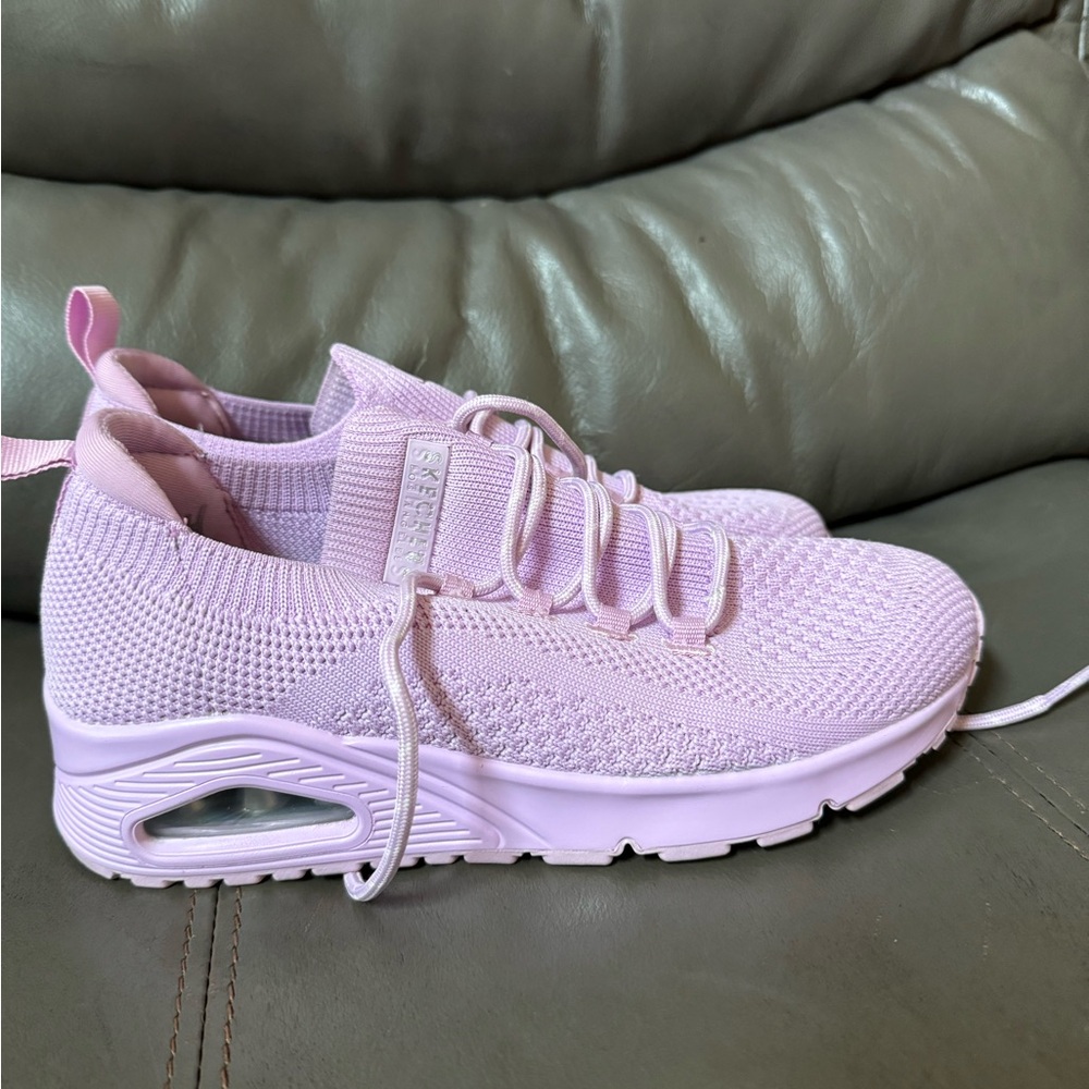 Size 6 Skechers Air-Cooled Memory Foam Sneakers